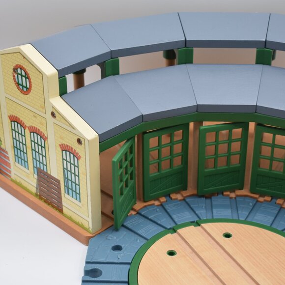 Roundhouse Tidmouth Shed w/5 Stalls Wooden Railway Thomas & Friends Train Engine - Picture 5 of 14